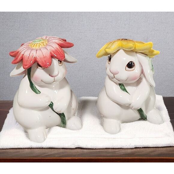 Fitz and Floyd Essentials Bunny Blooms Collection Salt and Pepper Shaker Set NIB - Picture 6 of 7